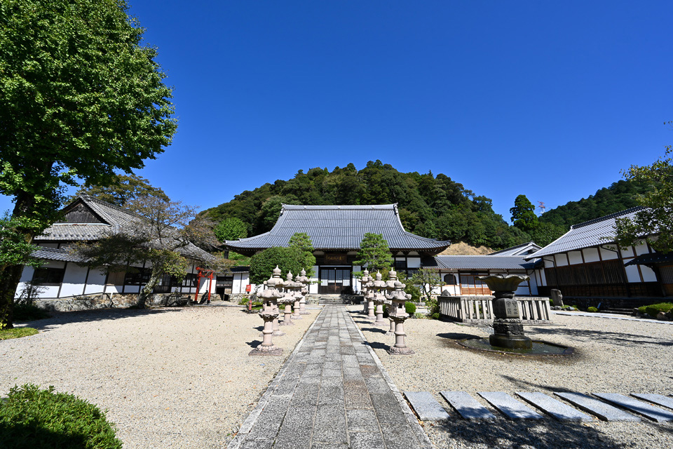 妙応寺(徳川家康公腰掛石)